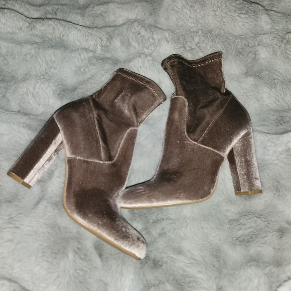 Steve Madden (Edit) Size 7.5 Gray Velour Sock Boot - Picture 4 of 12